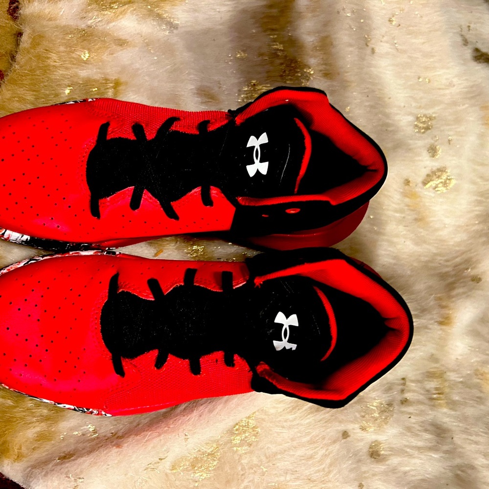 Under Amour Size 7 Like New Barely Used - image 2